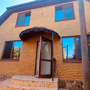 Продам 2 єт. кирпичній дом 220 кв.м. в с.Осещина,6 соток земли