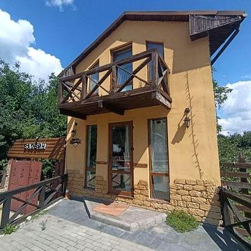 Продаж фасадного будинку на Стеценко 38а