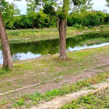 Сдам пол дома у берега речки