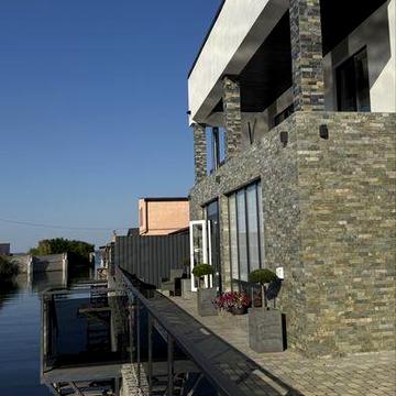 Пропоную до продажу приватний будинок біля води
