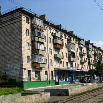 Здається 1-но кімнатна на Дарницькій площі