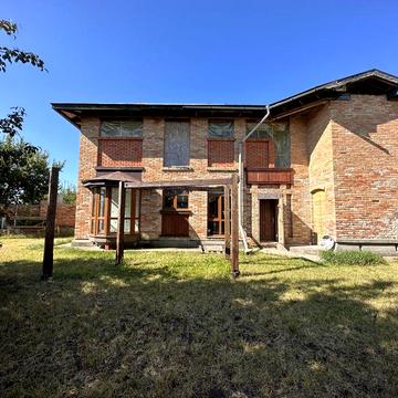 Будинок 300 м² у Підгородньому з гаражем, літньою кухнею та льохом