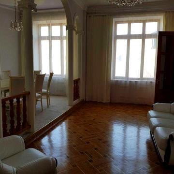 Продам квартиру 154 м кв по ул Чернышевская в районе пл. Поэзии.