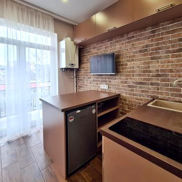 Валерія Самофалова вул. (Каманіна), 10