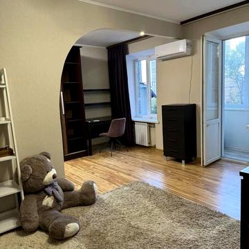 Гоголівська вул., 39