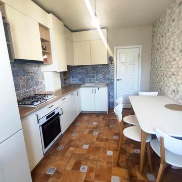 Лесі Українки бульв., 8