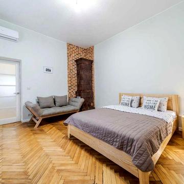 Продаж 1-кім квартири в центрі міста на пл. Св. Теодора