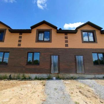 Продам танхаус зі всіма комунікаціямии