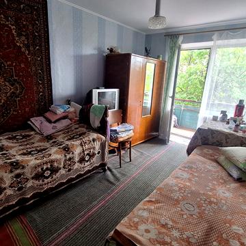 Металургів вул., 10