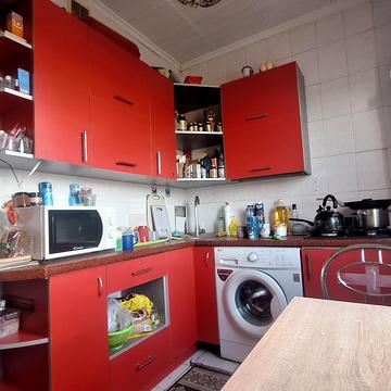 Металургів, 3