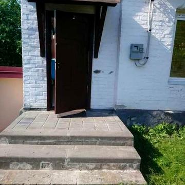2 кімнатну квартиру центр міста Канів є ділянка землі,ціна знижена