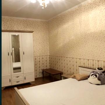 Анни Ахматової вул., 35