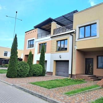 Продам котедж з гаражем в елітному районі!