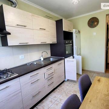 Продаж 3к Квартира Космонавтів вулиця