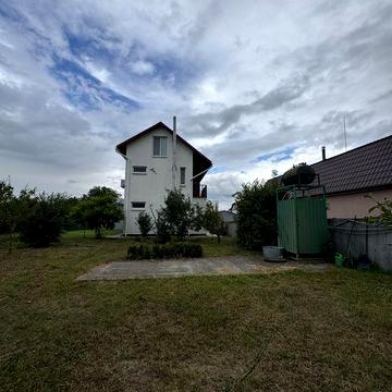 Продам 3-поверховий компактний будинок у с. Світильня