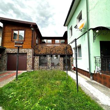 Продаж квартири особнякового типу з гаражем в центрі м.Стрий