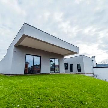 Центральна вул., 44