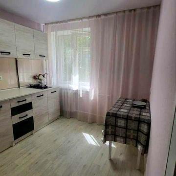 В продажі 1 к квартира по вул В. Мельникова метра Палац Спорту