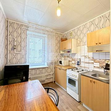 Нескорених вул., 46