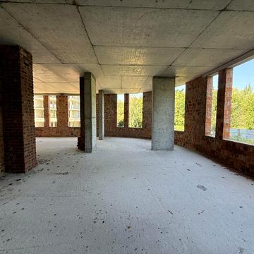 Івана Миколайчука вул., 38