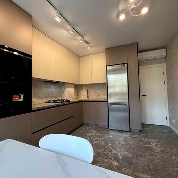 Квартира в цегляному будинку, новий ремонт, газовий котел! ТОРГ!