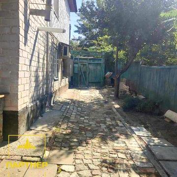 Продам  окрему  частину   будинку  у  нагірній частині Кременчука