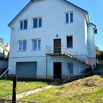 Леся Курбаса вул., 5