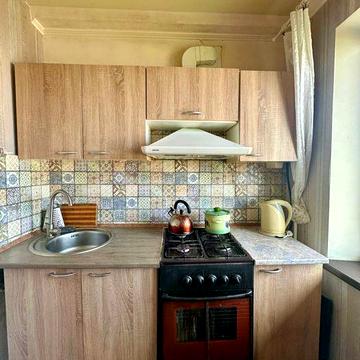 Ореста Левицького 8, простора 3к квартира, є газ , м Лісова !