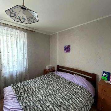 Володимира Антоновича вул. (Свердлова), 4