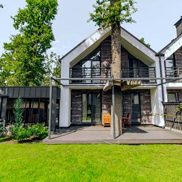 Євгена Коновальця вул., 49