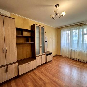 Продам 2к не кутову квартиру з АГО по вулиці Комарова(Любомира Гузара)