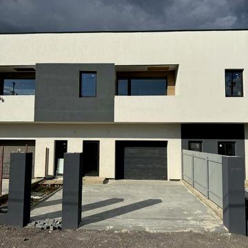 таунхаус котедж Сторожниця 150 кв.м. 2 поверхи 3 сот позаду Чарди