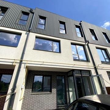 Таунхаус у Гостомелі, близько Києва, зручна інфраструктура, 3 поверхи