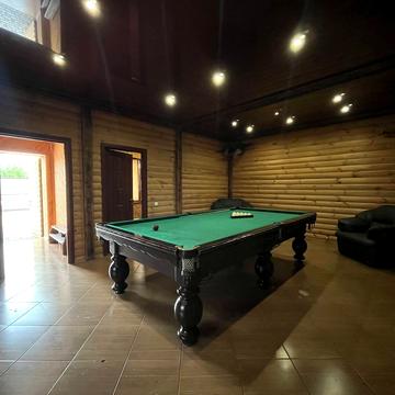 Будапештська, 4