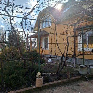 Продам шикарный дом ,27 сот земли, речка в конце огорода, 85т
