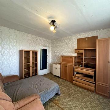 2к.р-н медичного універу, цегляний будинок, окремі кімнати.