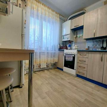 Продам 3кімн Школьний з ремонтом  меблямита АГВ