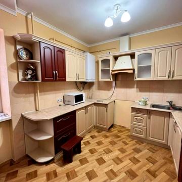 Ігоря Білозіра вул., 8а