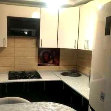 Продам 2-к квартиру по вул. Малишка 3