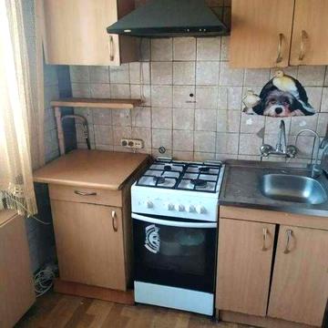Продам 3-кімнатну квартиру по близу метро Палац Спорту.