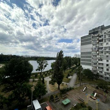 Продаж двокімнатної квартири в м. Києві, бідя м. Почайна