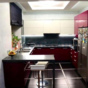 Продам дворівневу VIP квартиру в центрі міста .