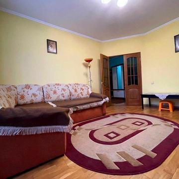 Продаж 3кімнатної квартири на Виставці