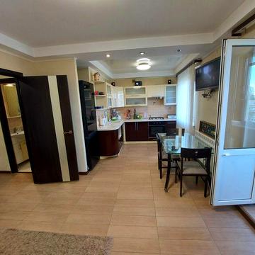 Соломянка, сучасна євродвушка, з ремонтом, меблями і технікой