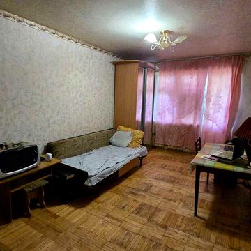 В продаже гостинка,  метро Индустриальная