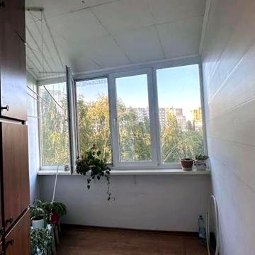 Європейського Союзу просп. (Правди), 100