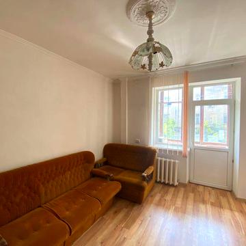 Продаж двокімнатної сталінки в затишному місці в центрі (л1)