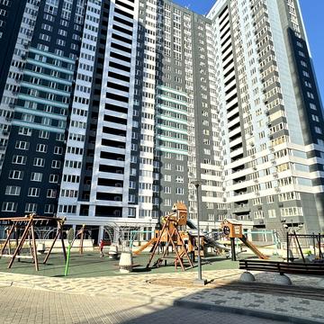 Варненська вул., 8