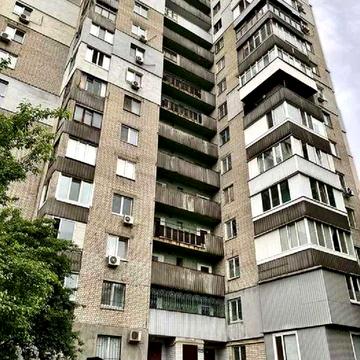 Продам 2к квартиру КИРПИЧ ул. Титова Незалежности  Янгеля Строителей