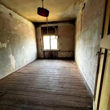 Продається 2 кімнатна квартира, на 3 поверсі .